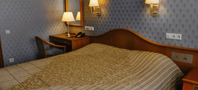 Neftyanik on Tolstoy图片