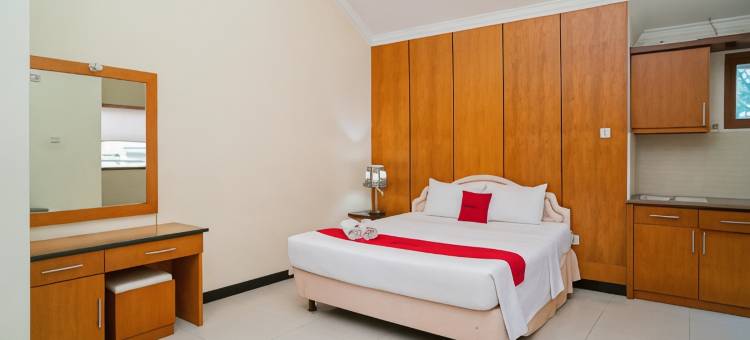 红多兹酒店-近谏义里浸信会医院(RedDoorz Near Rumah Sakit Baptis Kediri)图片