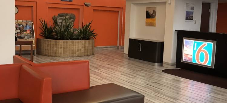 佛罗里达代托纳比奇- 赛道 6号汽车旅馆(Motel 6 Daytona Beach, FL - Speedway)图片