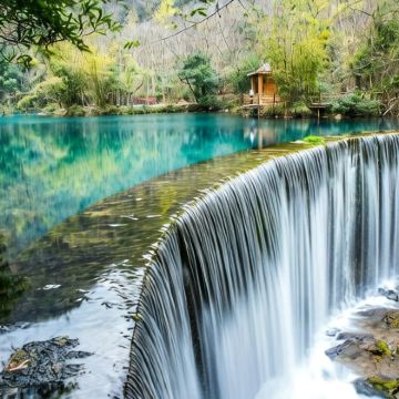 贵阳+黄果树景区+荔波+西江千户苗寨+镇远+梵净山6日5晚跟团游