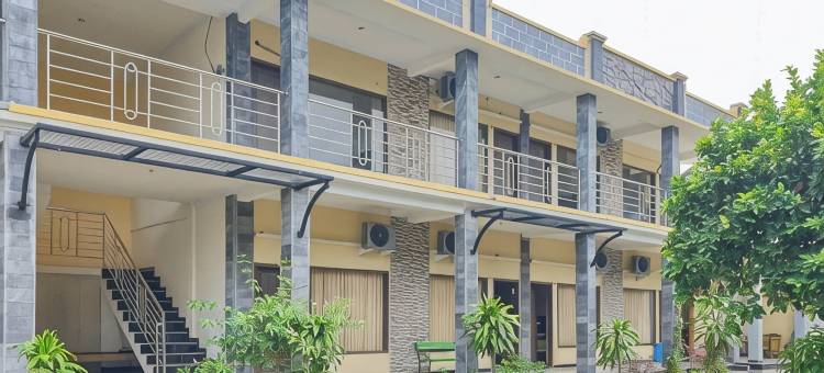 庞越市布罗莫22米特拉巴尤昂加车站伊斯兰教法红多兹民宿(Bromo 22 Homestay Syariah Near Terminal Bayuangga Probolinggo Mitra RedDoorz)图片
