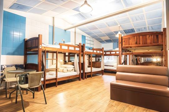 九份途中国际青年旅舍背包客