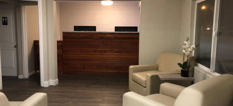 雪松酒店及套房(Cedar Inn & Suites)图片