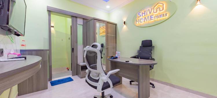 希瓦家园沙利亚红伙伴靠近阿伦阿伦特加尔(Shiva Home Syariah RedPartner Near Alun Alun Tegal)图片