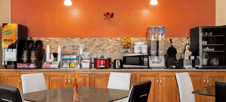 霍尔顿速8酒店(Super 8 by Wyndham Holton)图片