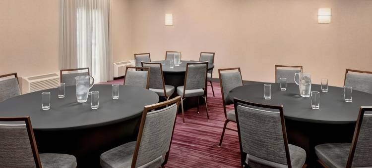 万怡纽瓦克自由国际机场酒店(Courtyard Newark Liberty International Airport)图片