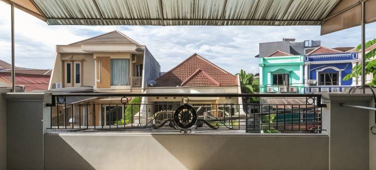 红多兹酒店-近威达曼陀罗大学(RedDoorz Near Widya Mandala University)图片