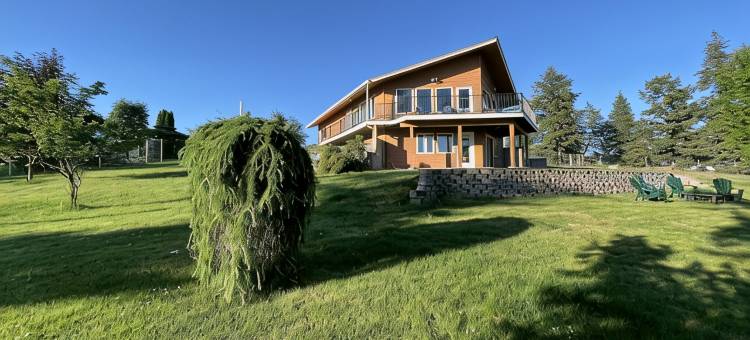 Family friendly home on Flathead River with amazing views, dock and toys galore图片