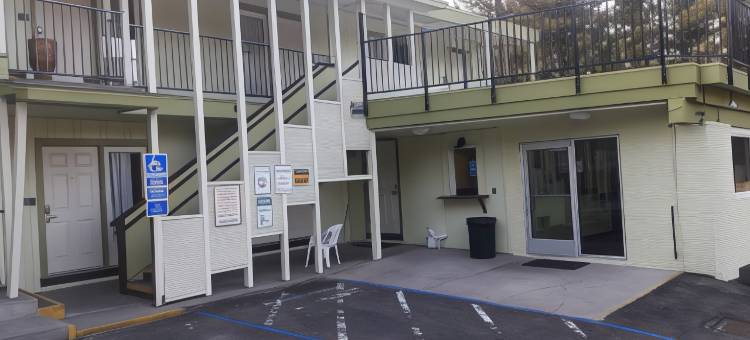 天堂村区伊克诺套房酒店(Econo Lodge Inn & Suites Heavenly Village Area)图片