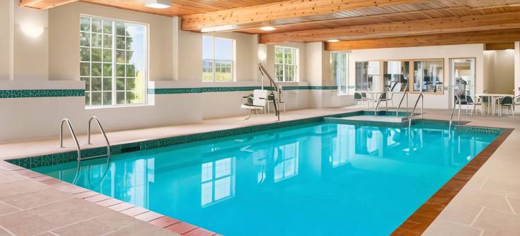 拉蒂森肯诺沙 - 愉快的草原乡村酒店套房(Country Inn & Suites by Radisson Kenosha - Pleasant Prairie)图片