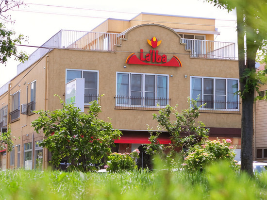 兹访湖酒店