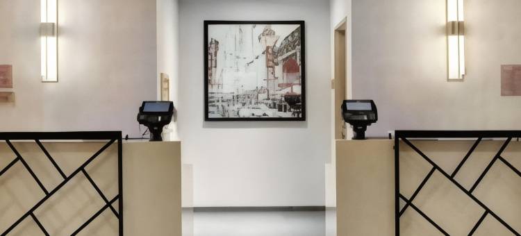 芝加哥中途机场希尔顿逸林酒店(Doubletree by Hilton Chicago Midway Airport)图片