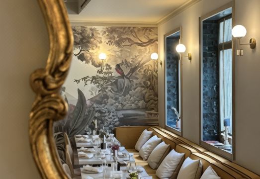 Mr Just's Hotel Overview