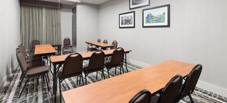 凯尔南奥斯汀拉昆塔温德姆套房酒店(La Quinta Inn & Suites by Wyndham Kyle - Austin South)图片