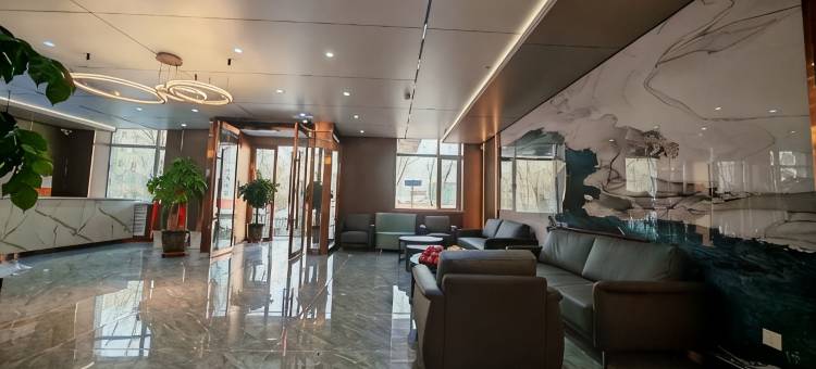 西宁聚方酒店(第 一职业学校店)图片