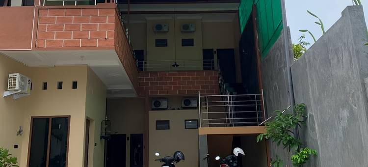 红多兹伊斯兰酒店-近帕蒂新邦利马(RedDoorz Syariah Near Kawasan Simpang Lima Pati)图片