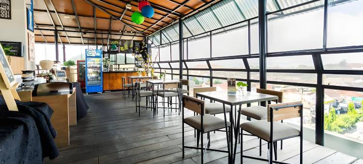 黄星格加彦酒店(Yellow Star Gejayan Hotel)图片