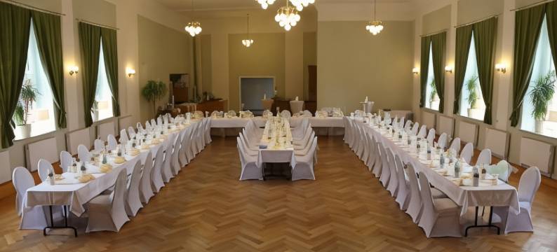 盖斯霍夫罗特赫希酒店(Gasthof Und Hotel Roter Hirsch)图片