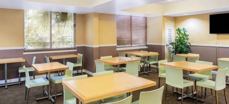 萨拉索塔市中心拉昆塔温德姆套房酒店(La Quinta Inn & Suites by Wyndham Sarasota Downtown)图片