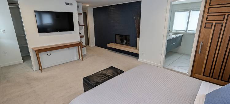 RARE Mid-Mod Home. Spacious inside-and-out.图片