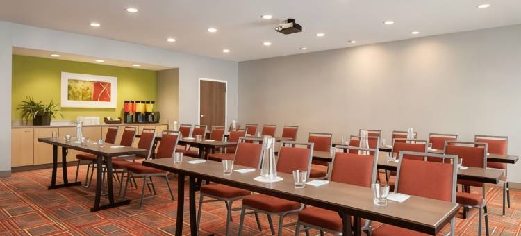 希尔顿惠庭酒店-密尔沃基梅诺莫尼福尔斯(Home2 Suites by Hilton Menomonee Falls Milwaukee)图片