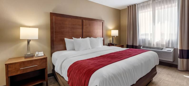 海斯I-70舒适套房酒店(Comfort Inn & Suites Hays I-70)图片