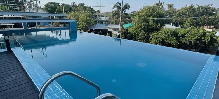 兰乍邦克里斯特拉酒店(Christella Hotel Laemchabang)图片