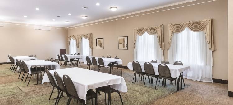 沃克西哈奇拉昆塔温德姆套房酒店(La Quinta Inn & Suites by Wyndham Waxahachie)图片