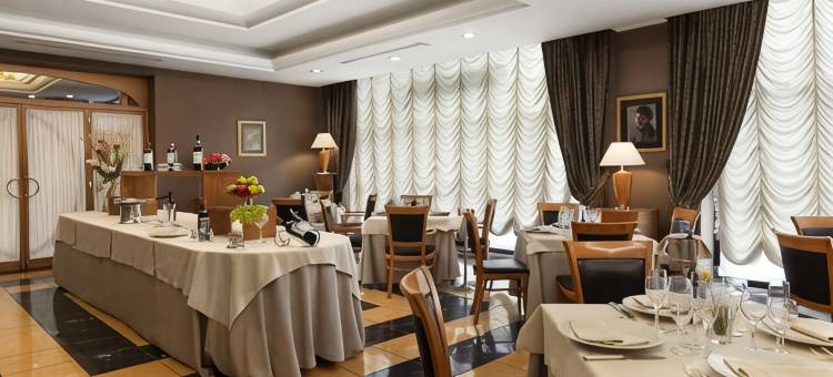 那不勒斯市中心华美达酒店(Ramada by Wyndham Naples)图片