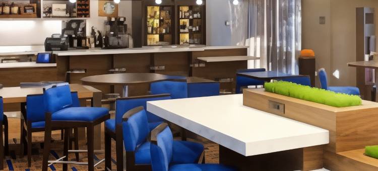 布卢明顿万怡酒店(Courtyard Bloomington)图片