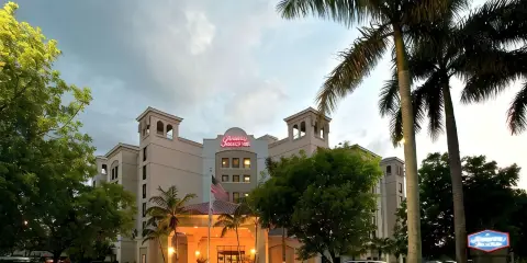 邁阿密多拉爾/海豚購物中心歡朋酒店及套房