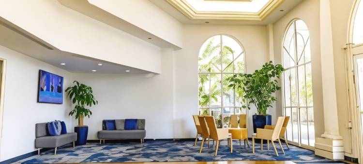 萨拉索塔市中心拉昆塔温德姆套房酒店(La Quinta Inn & Suites by Wyndham Sarasota Downtown)图片