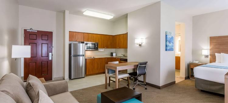 那不勒斯浩枫温德姆公寓(Hawthorn Extended Stay by Wyndham Naples)图片