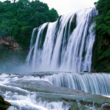 贵州黄果树景区+梵净山+镇远+西江千户苗寨+荔波8日7晚跟团游