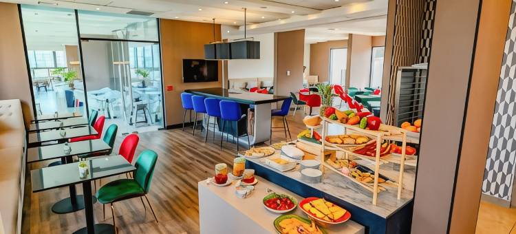 希尔顿欢朋酒店圣地亚哥拉斯孔德斯(Hampton by Hilton Santiago Las Condes)图片