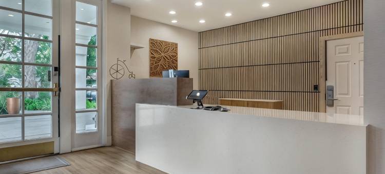 大学公园旅馆套房酒店(University Park Inn & Suites)图片
