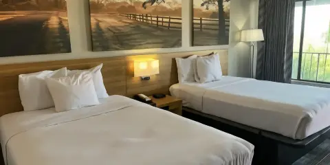 莫比爾温德姆戴斯套房酒店