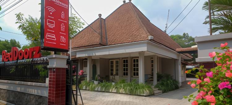 红多兹伊斯兰酒店-近普禾加多阿伦阿伦(RedDoorz Syariah Near Alun Alun Purwokerto)图片