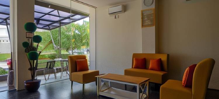 红多兹Plus酒店-近梭罗巴鲁(RedDoorz Plus Near Solo Baru)图片