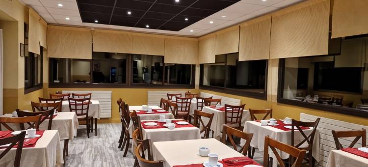 罗吉斯莱斯艾雷勒(Logis Hôtel les Airelles Neufchâtel En Bray)图片
