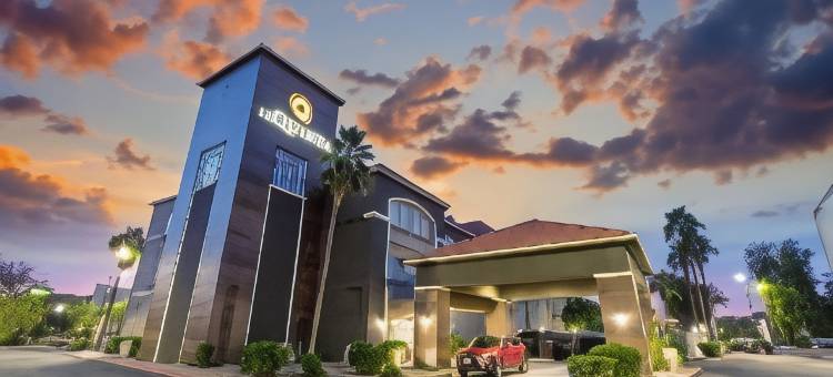 凤凰城I-10西拉昆塔温德姆套房酒店(La Quinta Inn & Suites by Wyndham Phoenix I-10 West)图片