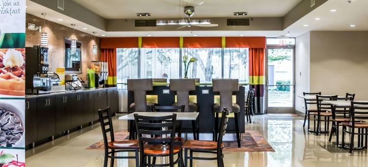 迈尔斯堡- I-75 凯艺全套房酒店(Quality Suites Fort Myers Airport I-75)图片