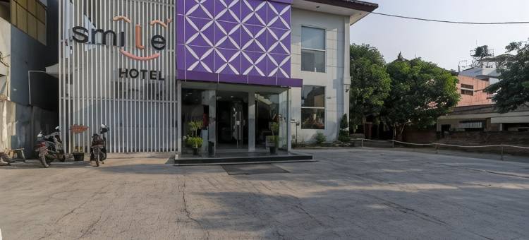 果阿桑亚拉吉红多兹酒店(RedDoorz Near Goa Sunyaragi)图片