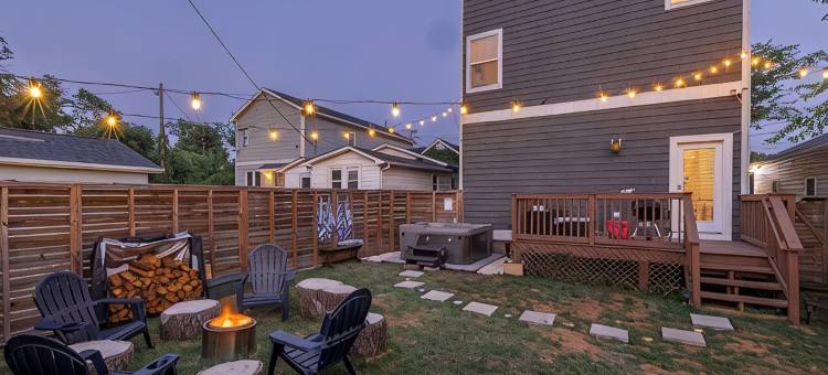 Speakeasy Game Room, Hot Tub, Fire Pit, King Bed Suite, TVs & Near Downtown图片