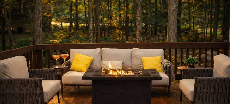 波科诺家庭度假木屋 • 溪流 • 泳池 • 户外火炉 • 空调 • WiFi(Family Pocono Retreat • Stream • Pool • Firepit • AC • WiFi)图片