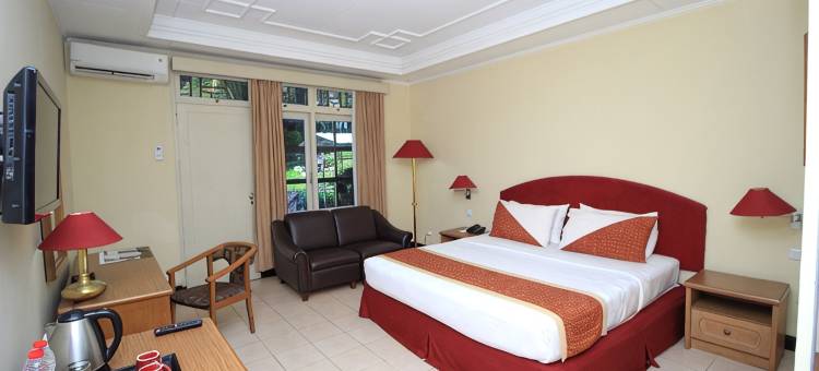 谏义里自由酒店(Hotel Merdeka Kediri)图片