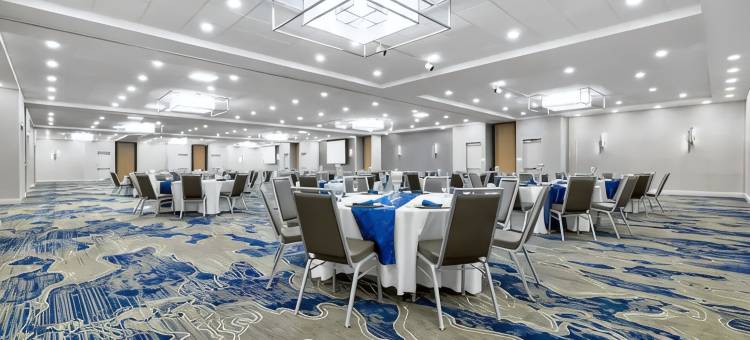 达文波特希尔顿逸林酒店(DoubleTree by Hilton Davenport)图片