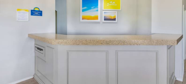 亨茨维尔戴斯套房酒店(Days Inn & Suites by Wyndham Huntsville)图片