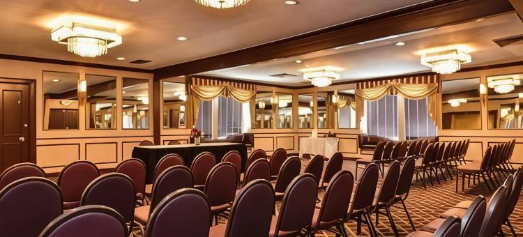 罗斯维尔/底特律地区温德姆戴斯套房酒店(Days Inn & Suites by Wyndham Roseville/Detroit Area)图片