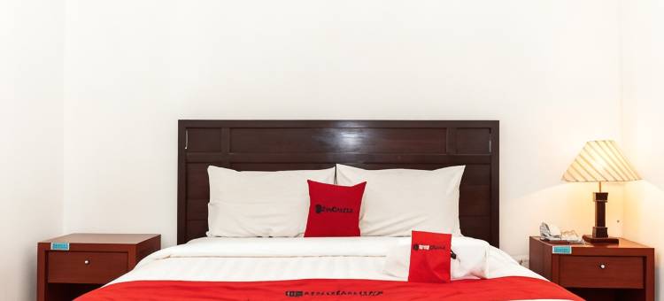 红多兹Plus伊斯兰酒店-近三宝垄爪哇超级市场2号(RedDoorz Plus Syariah Near Java Supermall Semarang 2)图片